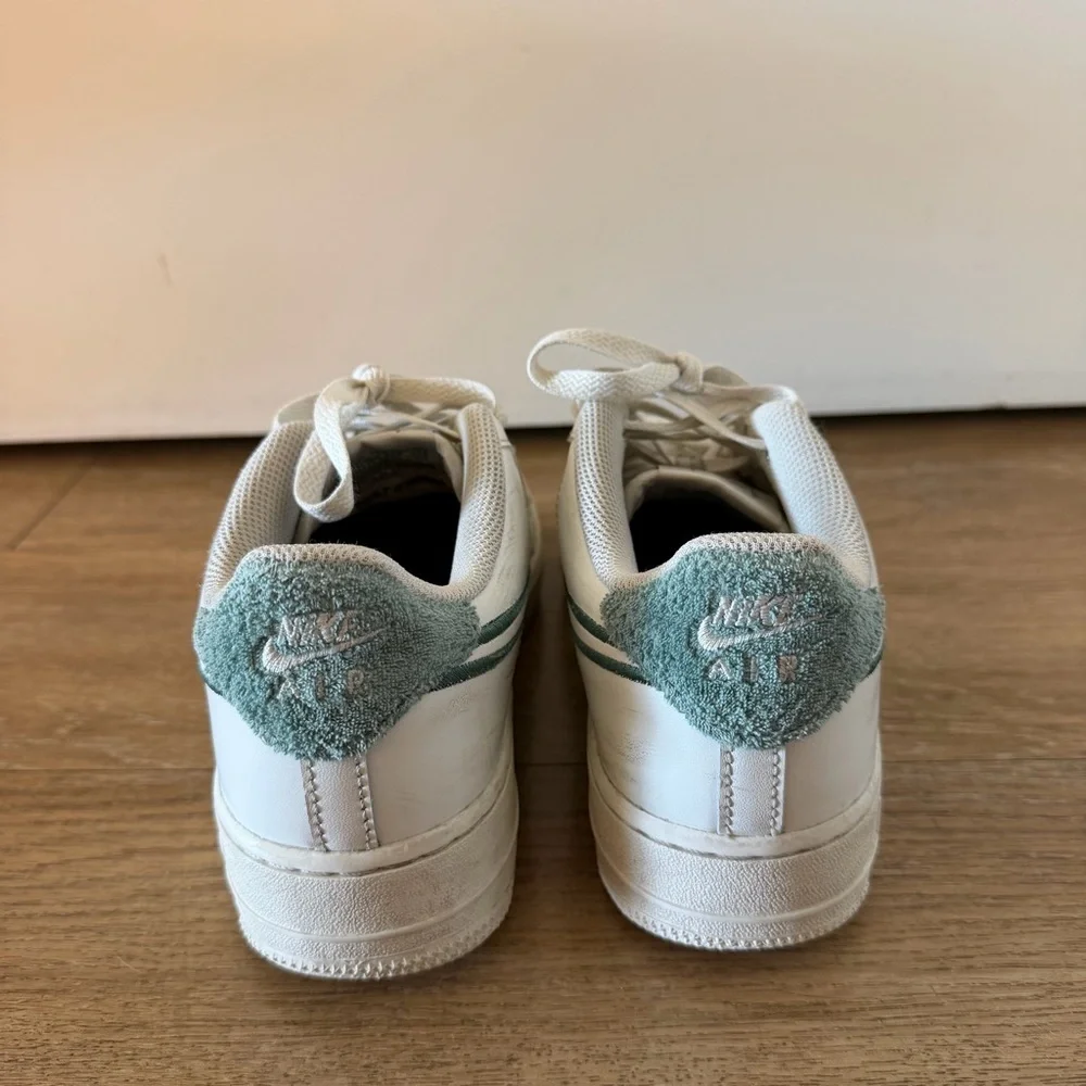 Nike Grade School Air Force 1 LV8 2 Shoes size 5.5 - Bicoastal/White